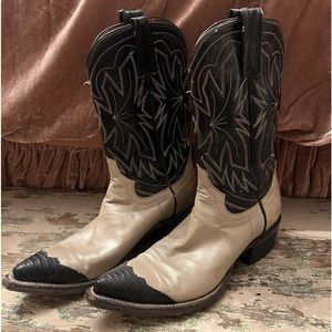 Vintage black and silver cowboy boots- women’s size 5 1/2 B